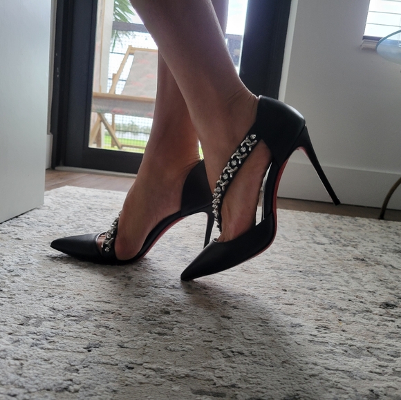 Christian Louboutin - Picture 2 of 7